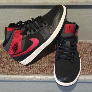 Nike Air Jordan mid 1